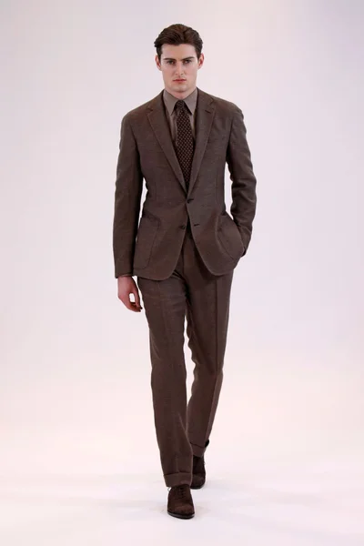 Look 10
